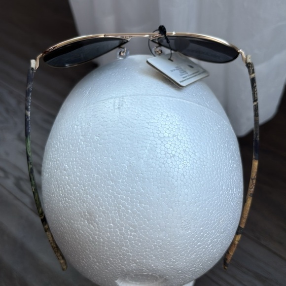 Realtree Polarized 100% UVA/UVB protection sunglasses, camo print arm,gold frame - Picture 5 of 11